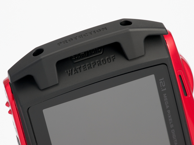 <b>“ゲタ”型プロテクター。筆者の好みはこちら。紛失の可能性を考えてのことだろう、予備のネジまで付属しているのはうれしい</b>