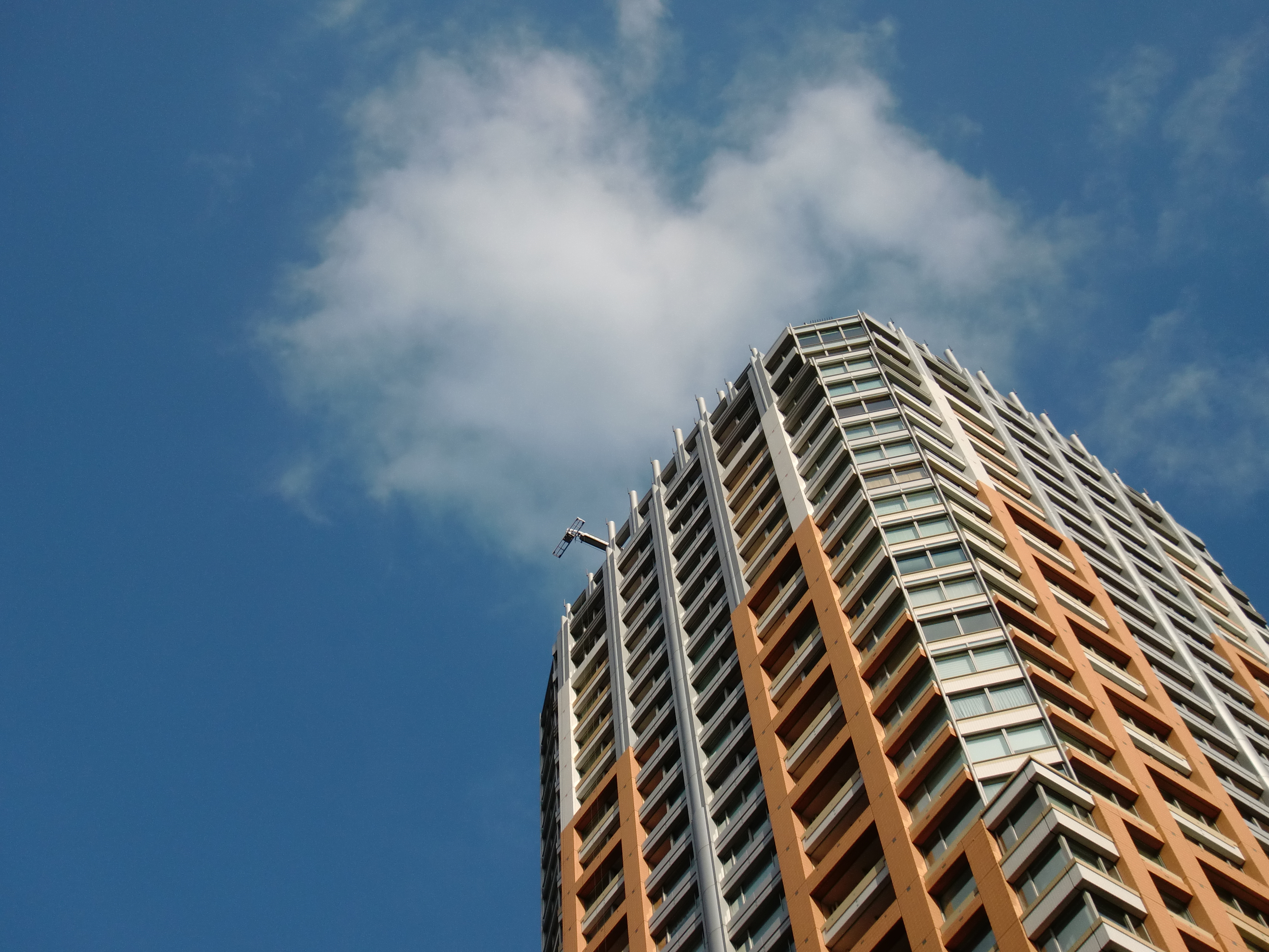 <b>天気のいい日の遠距離の被写体であれば、せこいズームレンズを付けた一眼レフを食ってしまいかねないくらいにシャープな写りになる<br>EX-G1 / 4,000×3,000 / 1/800秒 / F4.2 / -0.7EV / ISO64 / WB:オート / 8.7mm（49mm相当）</b>