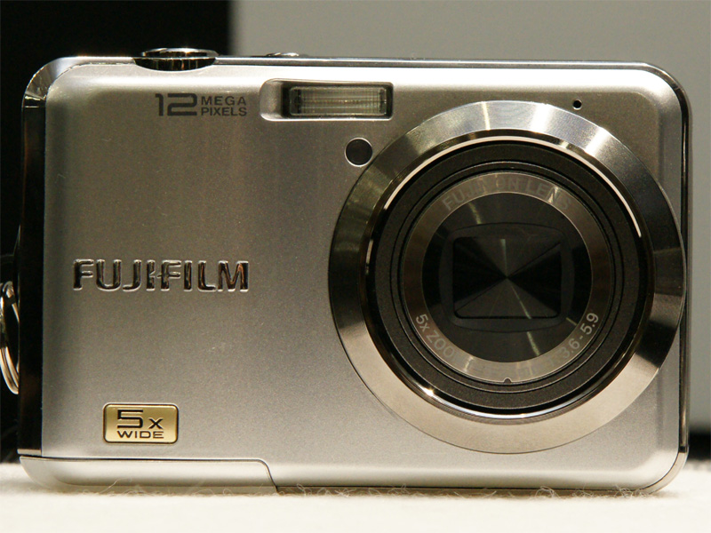 <b>FinePix AX200</b>