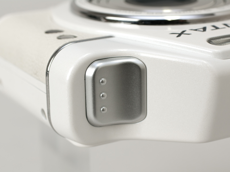 <b>左肩には滑りにくいよう指置きがある</b>