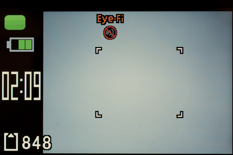 <b>Eye-Fiを使用していると、画面に表示が出る（写真は不使用設定時）</b>