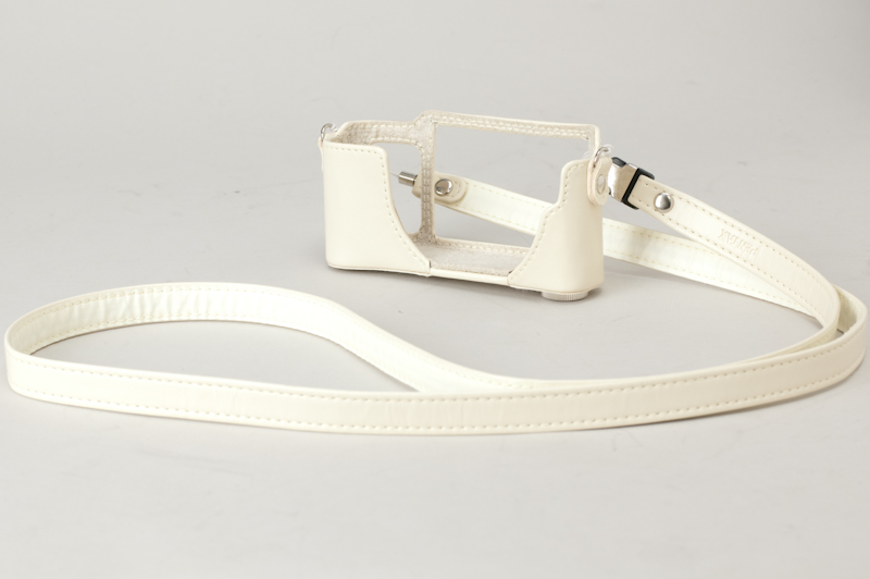 <b>O-CC102はホワイトカラーのみ用意する</b>