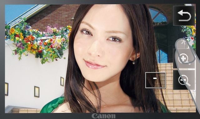 <b>タッチした位置を拡大</b>