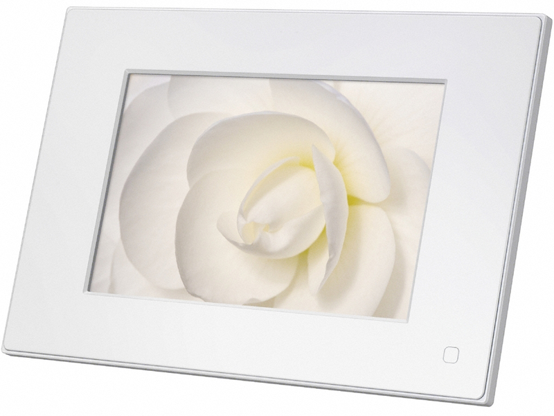 <b>DPF-E73（ホワイトのフレームを装着）</b>