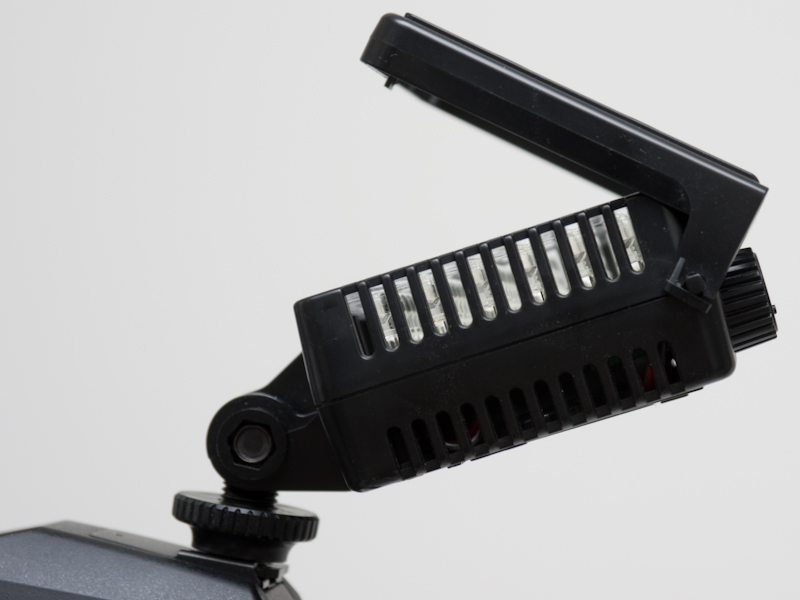 <b>フィルター枠は可動式</b>