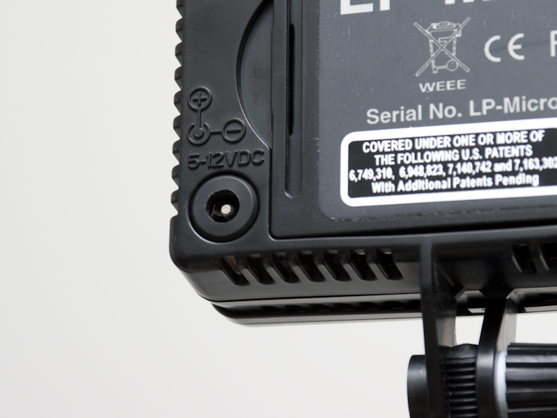 <b>ACアダプター（別売）も使用可能</b>