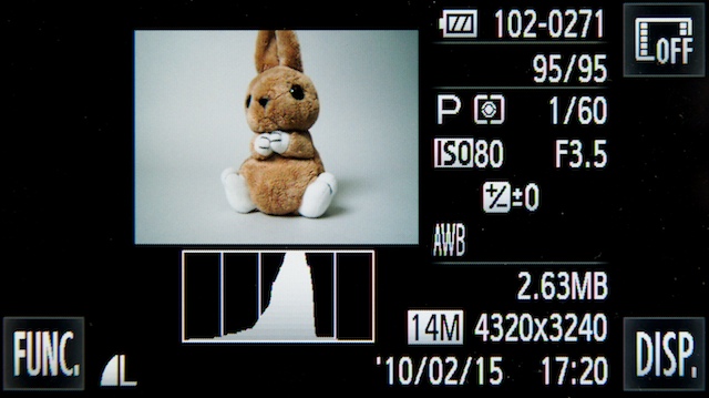 <b>再生時の詳細表示の画面ではマイカテゴリーのタグが確認できる。右上のボタンをタッチすると、全画面表示に切り替えられる（これ便利）</b>