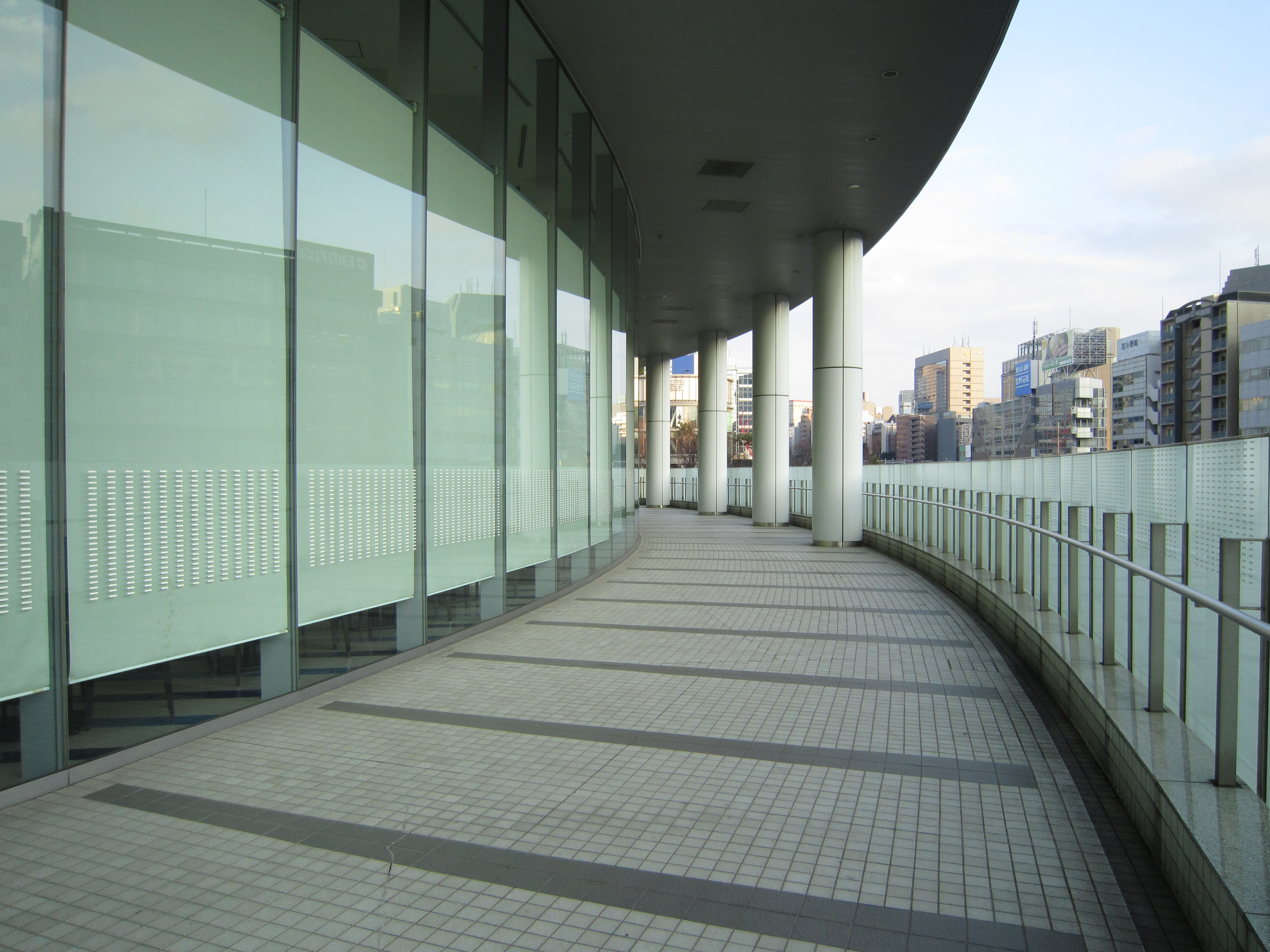 <b>4.3mm（24mm相当）<br>IXY 10S / 4,320×3,240 / 1/100秒 / F4 / +0.3EV / ISO80 / WB:太陽光</b>