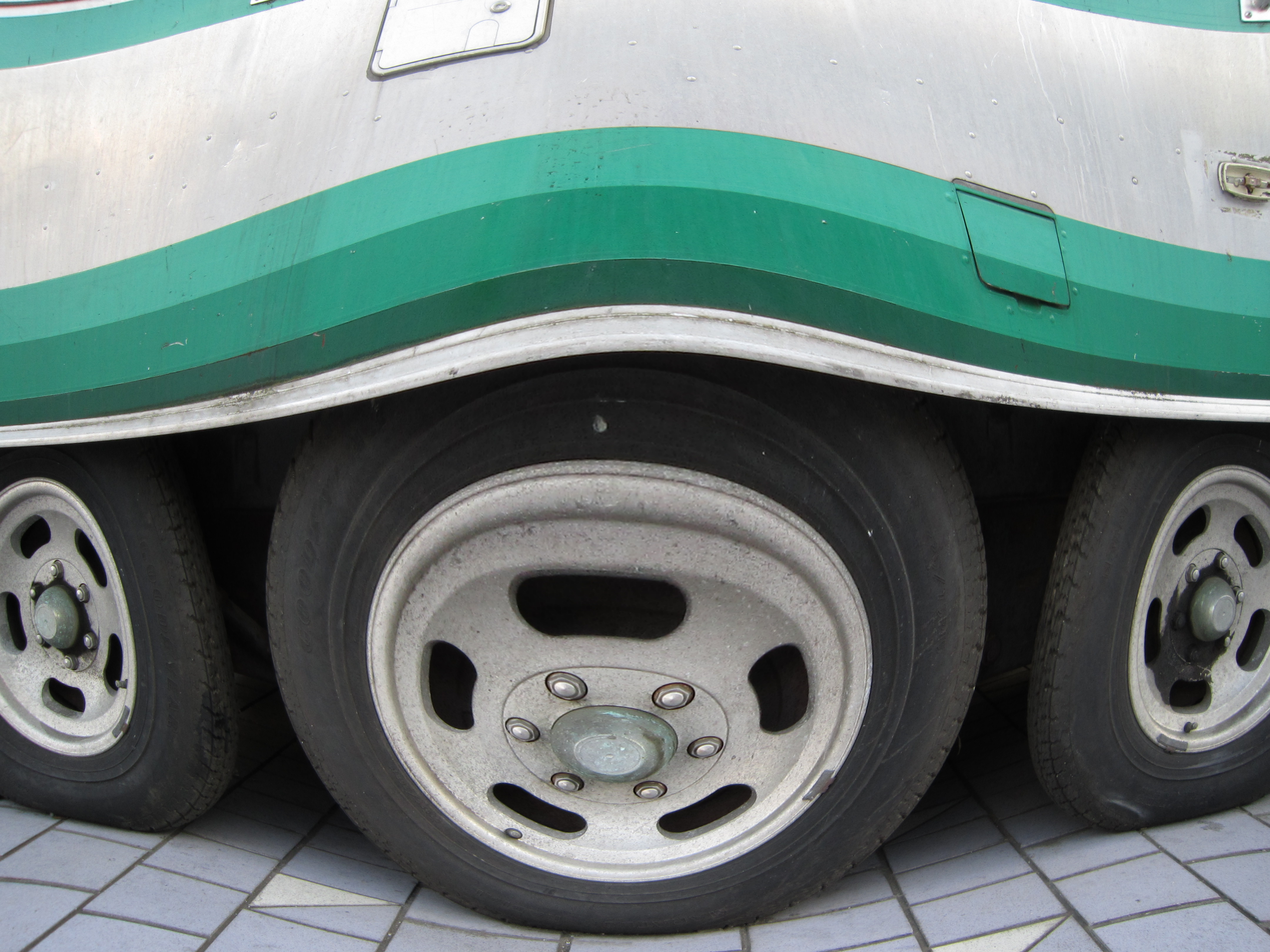 <b>魚眼風<br>IXY 10S / 4,320×3,240 / 1/60秒 / F2.8 / 0EV / ISO80 / WB:オート / 4.3mm（24mm相当）</b>