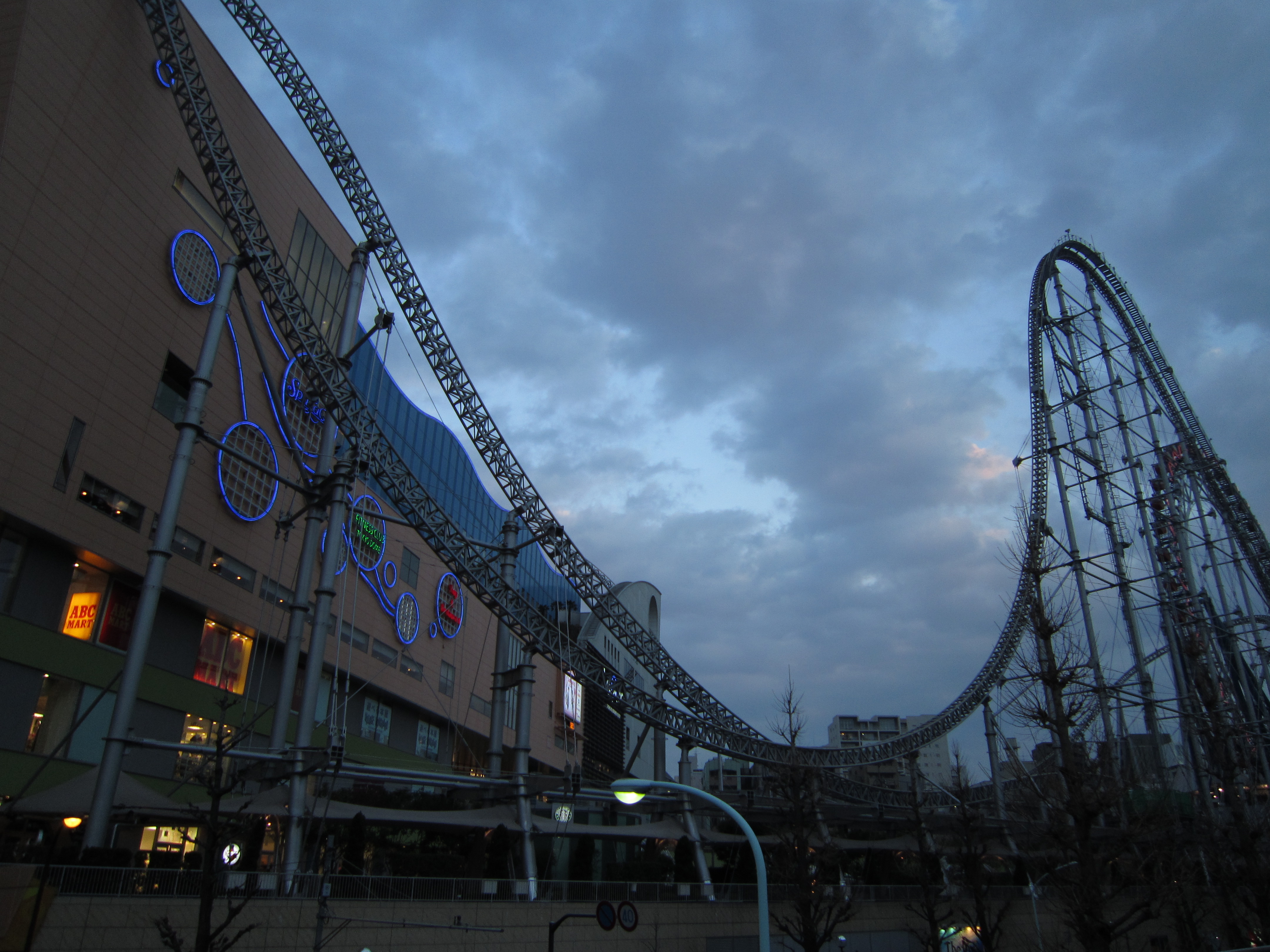 <b>ISO80<br>IXY 10S / 4,320×3,240 / 1/60秒 / F2.8 / -0.7EV / WB:太陽光 / 4.3mm（24mm相当）</b>