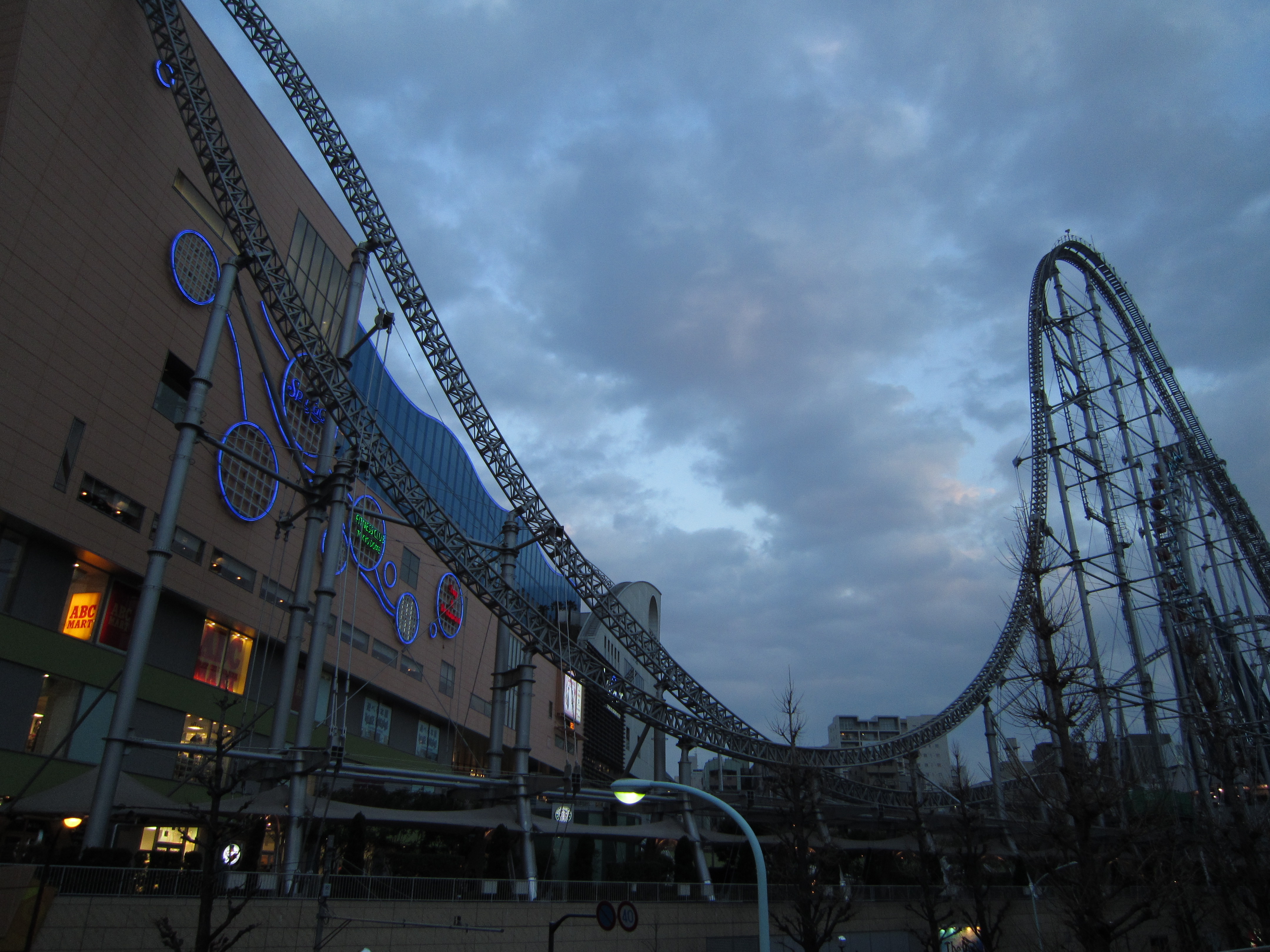 <b>ISO100<br>IXY 10S / 4,320×3,240 / 1/60秒 / F3.2 / -0.7EV / WB:太陽光 / 4.3mm（24mm相当）</b>