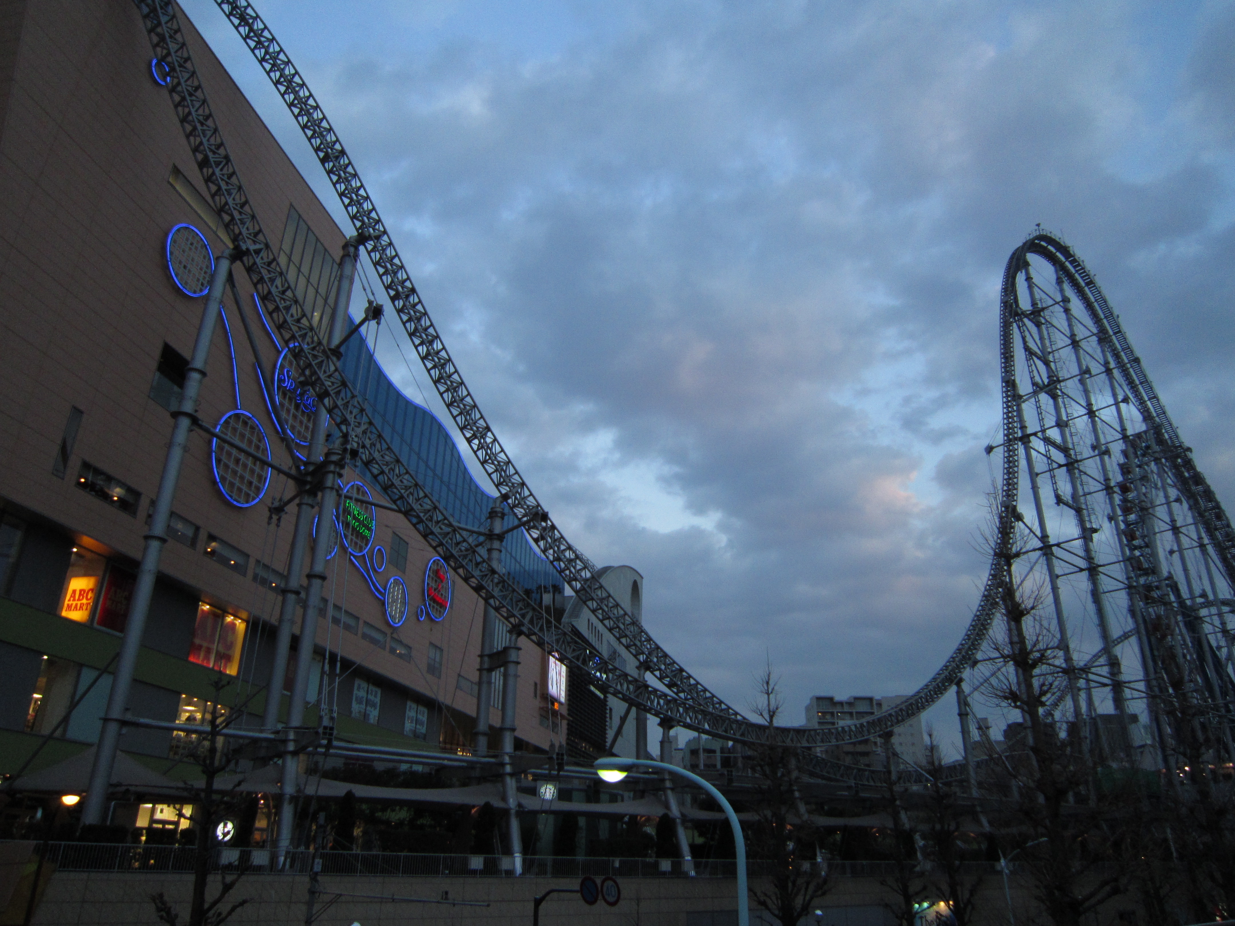 <b>ISO200<br>IXY 10S / 4,320×3,240 / 1/80秒 / F4 / -0.7EV / WB:太陽光 / 4.3mm（24mm相当）</b>