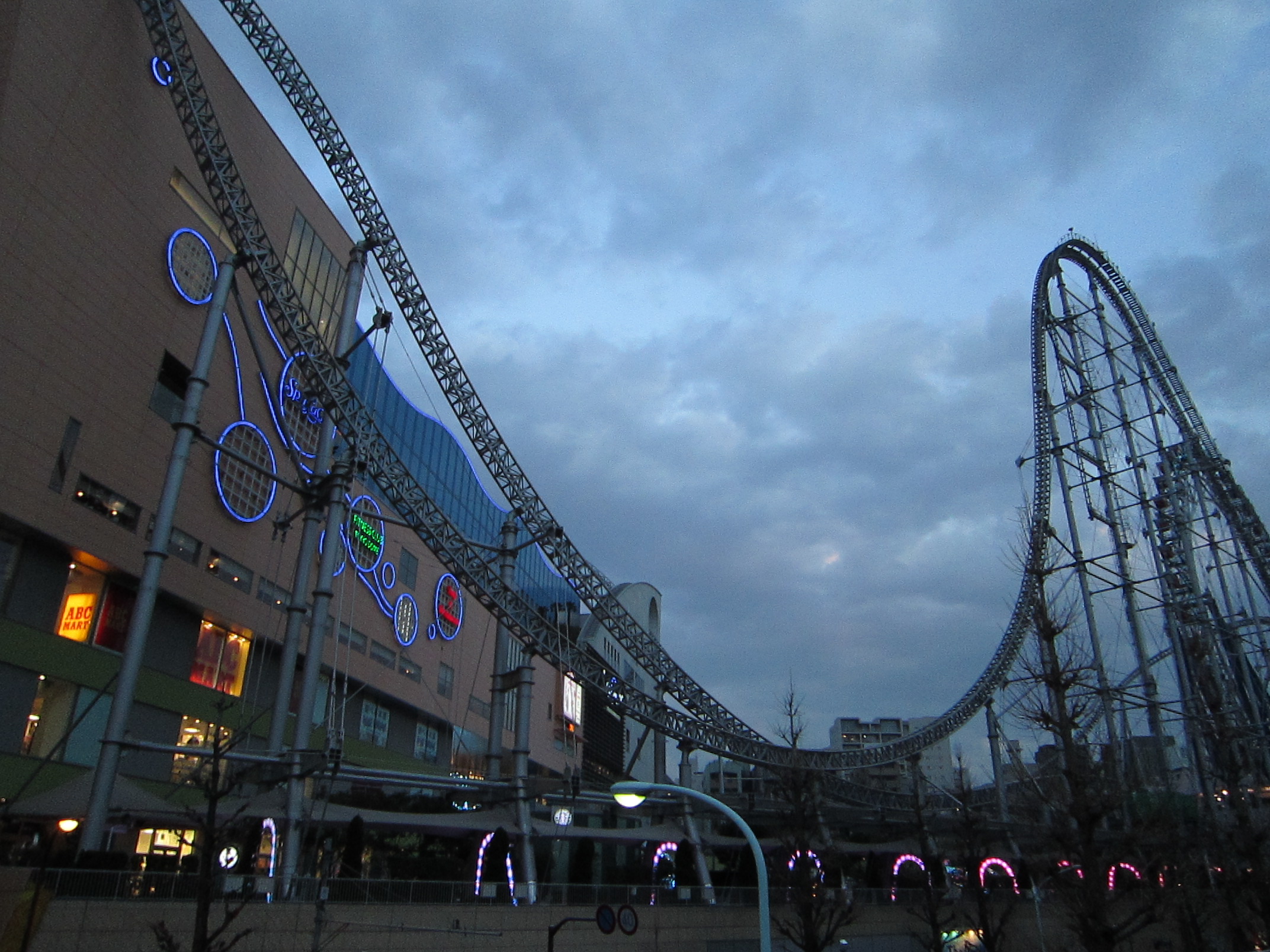 <b>ISO400（ローライト）<br>IXY 10S / 2,144×1,608 / 1/200秒 / F2.8 / -0.7EV / WB:太陽光 / 4.3mm（24mm相当）</b>