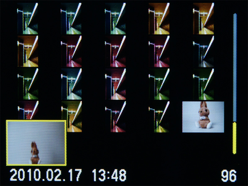 <b>インデックス再生は4コマ、9コマ、25コマ、100コマの表示が可能</b>