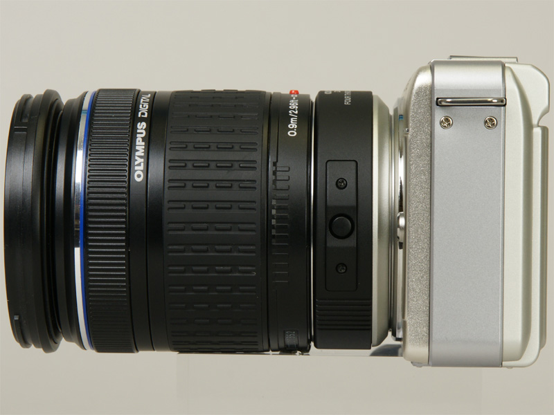 <b>ダブルズームキットに含まれるフォーサーズアダプター「MMF-2」と「ZUIKO DIGITAL ED 40-150mm F4-5.6」を装着したところ</b>