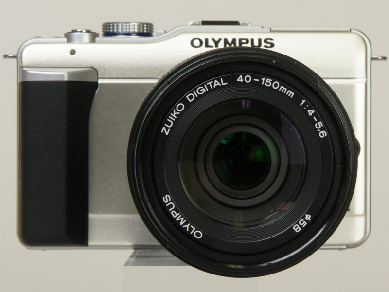 <b>ダブルズームキットに含まれるフォーサーズアダプター「MMF-2」と「ZUIKO DIGITAL ED 40-150mm F4-5.6」を装着したところ</b>