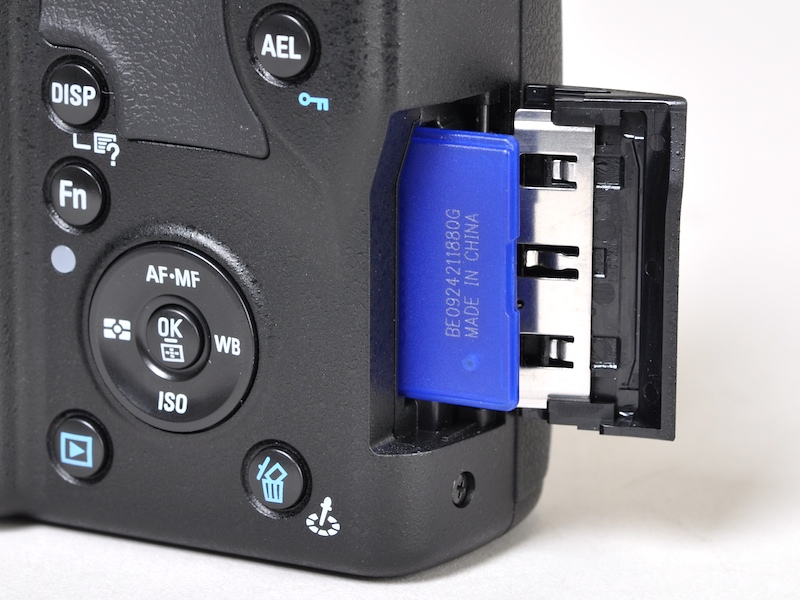 <b>SDHCメモリーカードスロット</b>