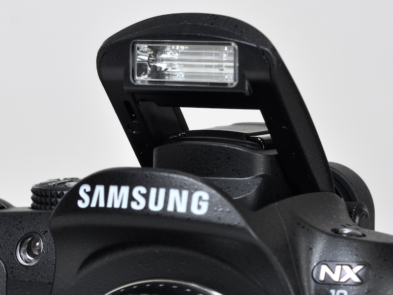 <b>ポップアップストロボ。ガイドナンバーは11</b>