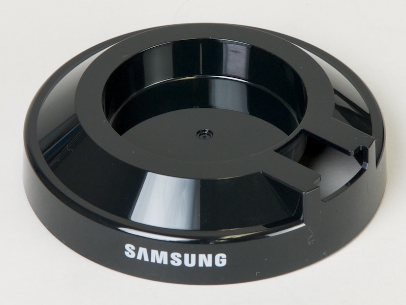 <b>このレンズのみ、リアキャップとは別にスタンドと思われる製品が付属していた</b>