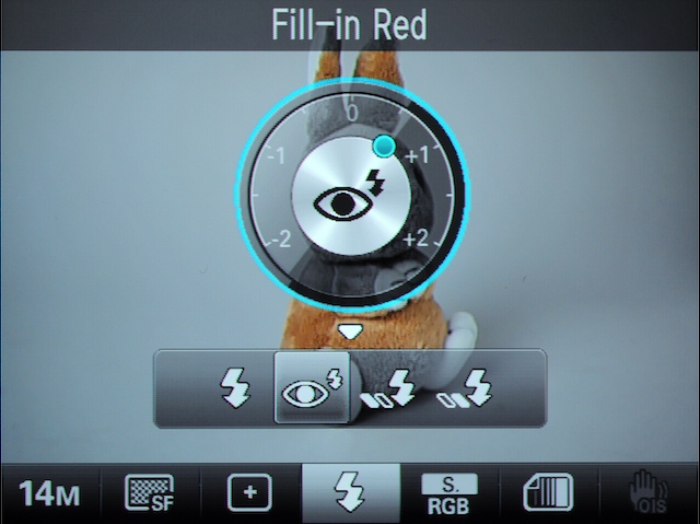 <b>さらに各機能はコマンドダイヤルでパラメーターを操作可能</b>