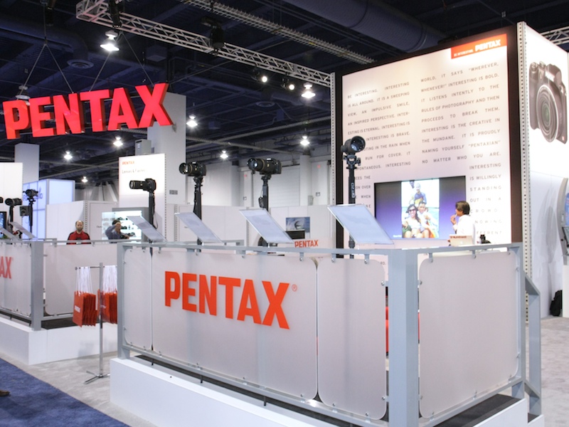 <b>前回のPMA09でのペンタックスブース</b>