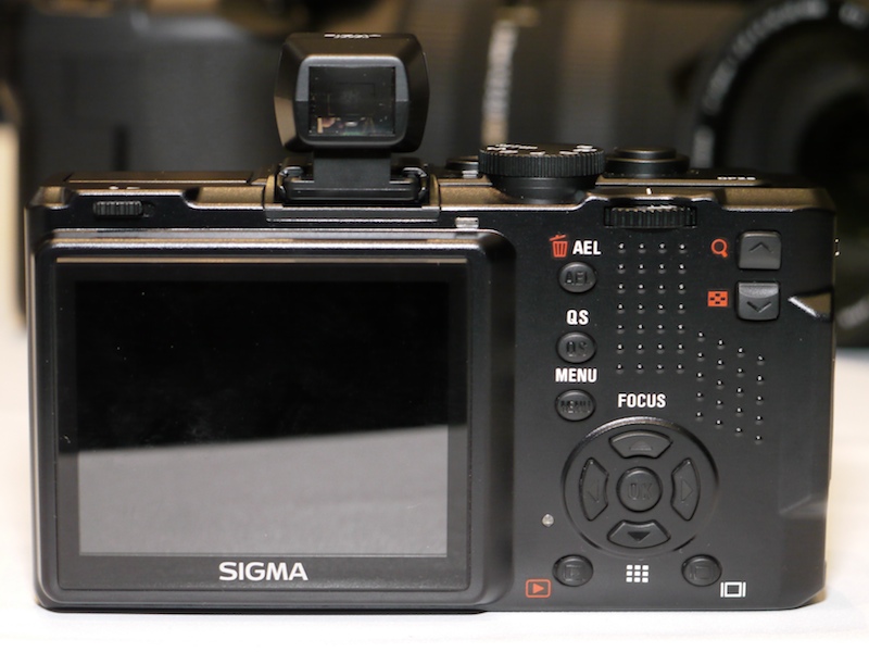 <b>DP2sの背面</b>