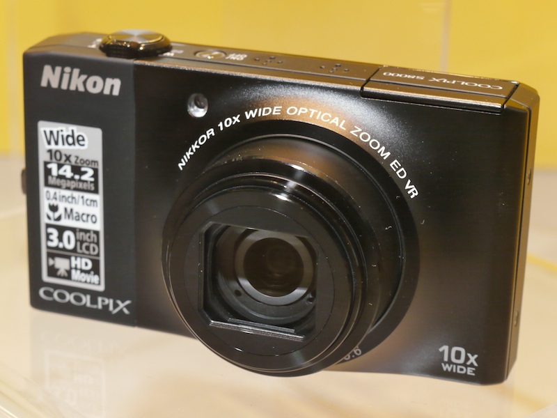 <b>COOLPIX S8000</b>