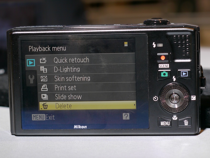 <b>液晶モニターは3型約92万ドット</b>