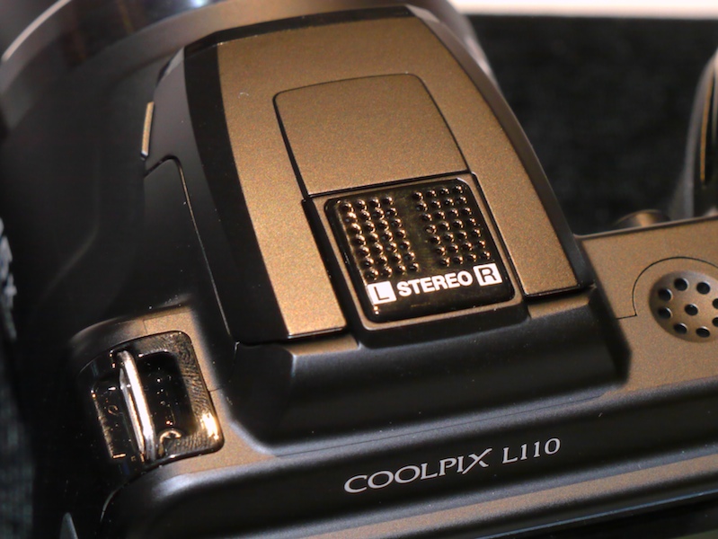 <b>ステレオマイクを備える</b>