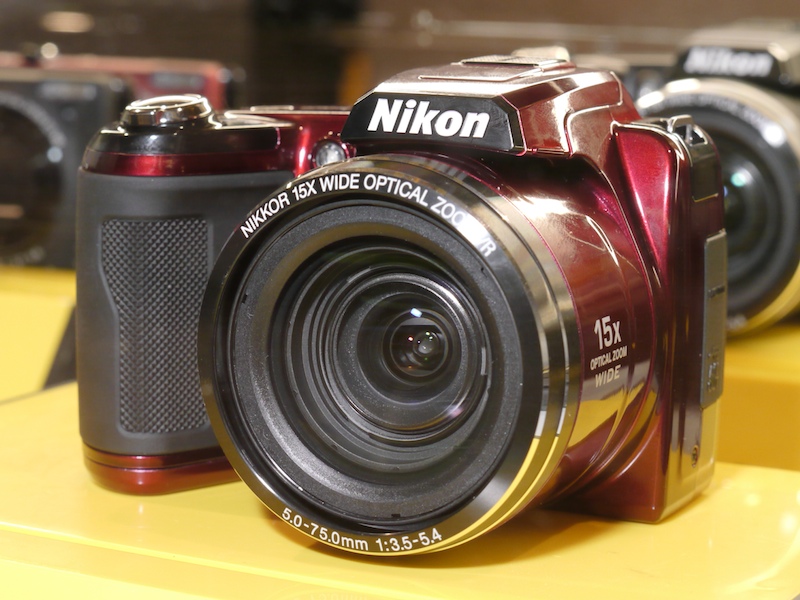 <b>日本にはないレッドカラーのCOOLPIX L110もあった</b>