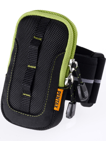 <b>別売のアームバンド付きカメラケース「O-CC103」</b>