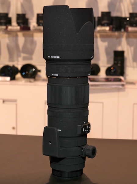 <b>レンズフードとフードアダプターの両方を装着した状態</b>