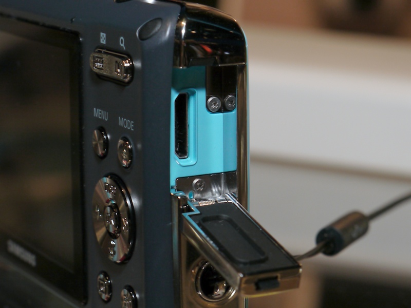 <b>カバー内はボディと同色だ</b>