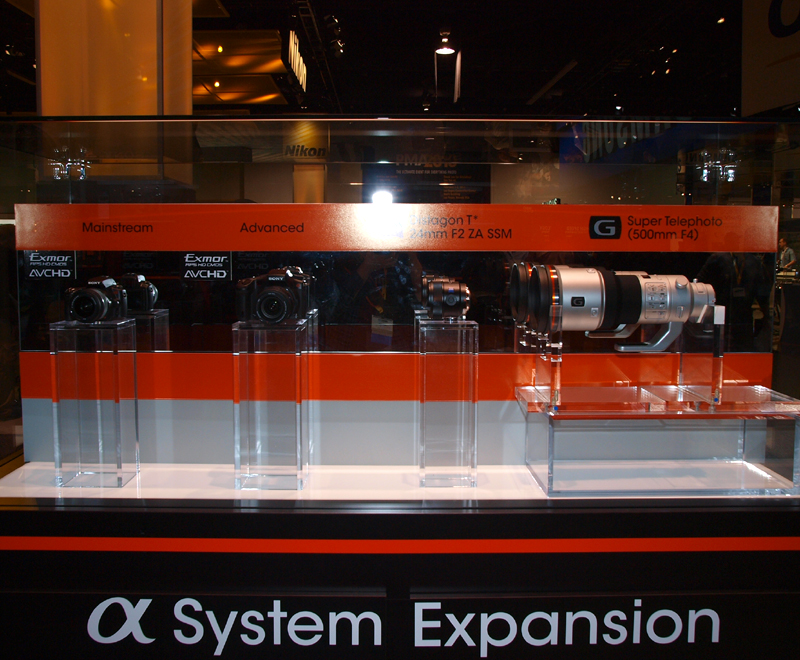 <b>左からメインストリーム機、中級機、Distagon T* 24mm F2 ZA SSM、超望遠のGレンズ 500mm F4</b>