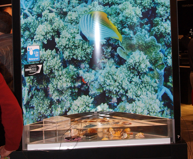 <b>水深3mとはいかないが、水中でも気にせず撮影できるという防水性能のトライアルスペース</b>