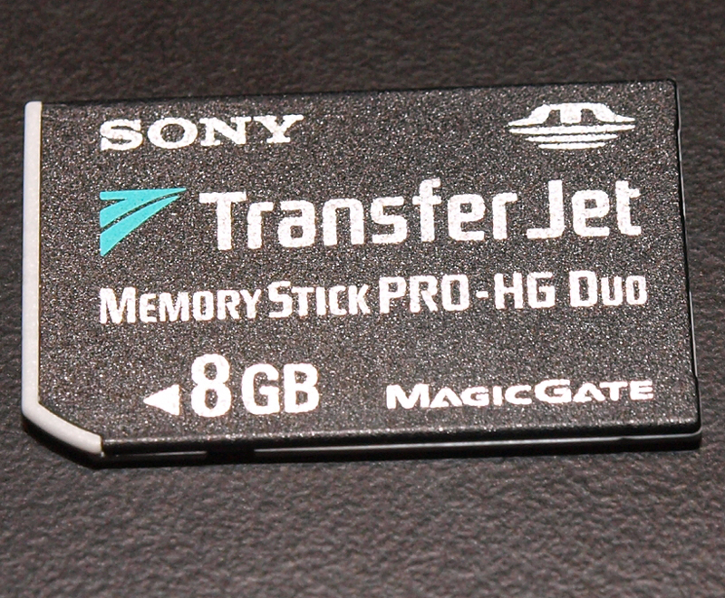 <b>TransferJet機能内蔵メモリースティック</b>