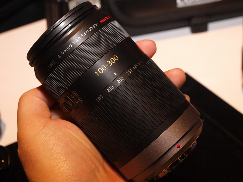 <b>100-300mm F4.0-5.6 O.I.S.</b>