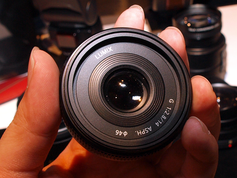 <b>14mm F2.8</b>