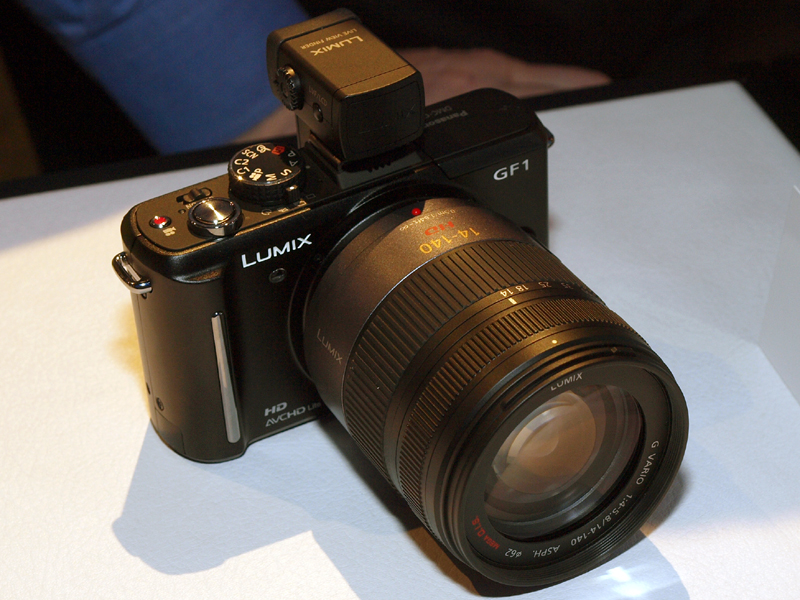 <b>LUMIX DMC-GF1</b>