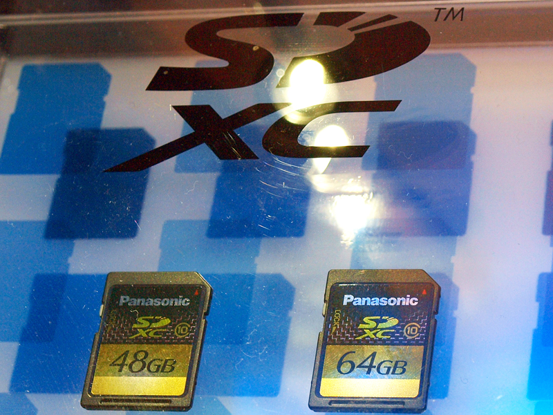 <b>64GBと48GBのSDXCメモリーカード</b>