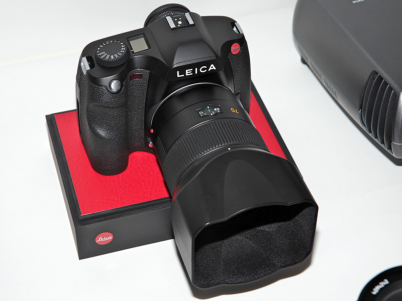 <b>ズマリットS 70mm F2.5 ASPH.を装着したところ</b>