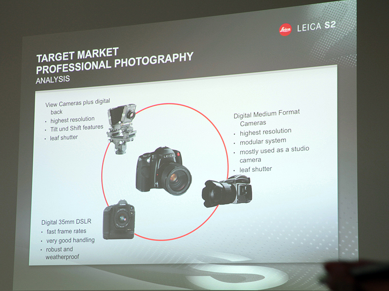 <b>S2は、従来のプロ向けカメラの長所を兼ね備えているとする</b>