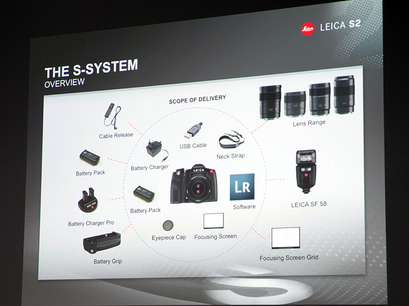 <b>アクセサリーも多数揃える</b>