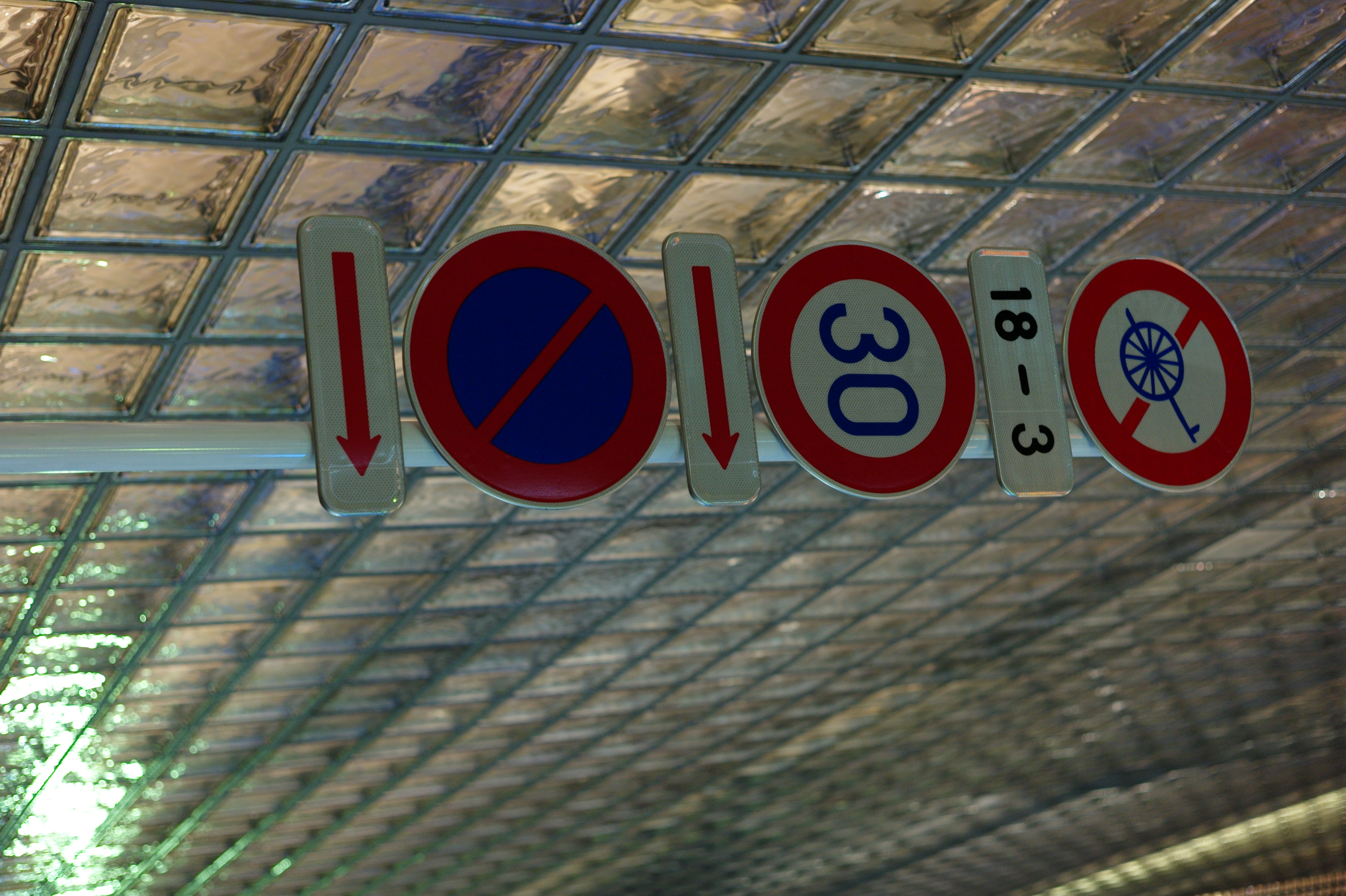 <b>M9 / ズミクロン50mm F2 / 5,261×3,472 / 1/30秒 / F2 .8/ －0.7EV / ISO800 / WB:オート</b>