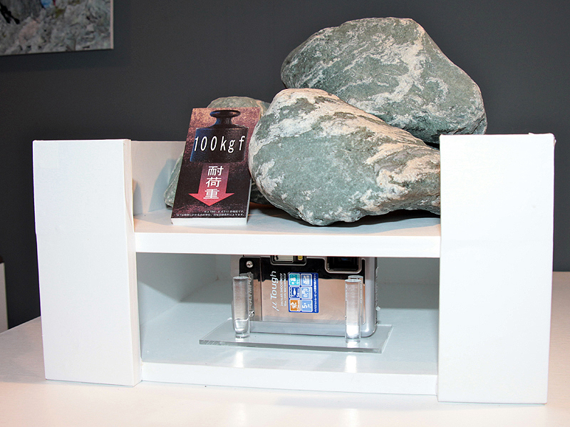 <b>石を載せるデモもあった</b>