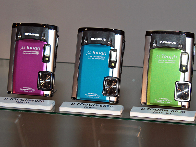 <b>μTOUGH-6020。5m防水、耐落下衝撃1.5m、耐低温-10度</b>