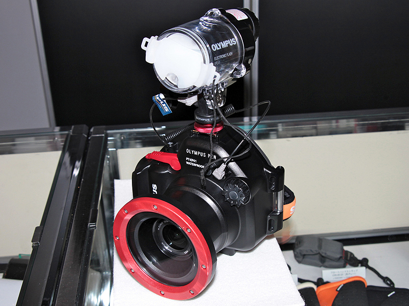 <b>E-PL1専用の防水プロテクター「PT-EP01」</b>