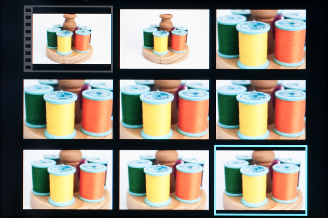 <b>インデックス表示は4コマまたは9コマ。この画面で電子ダイヤルを回すと1画面分ずつ画像送りが行なえる</b>