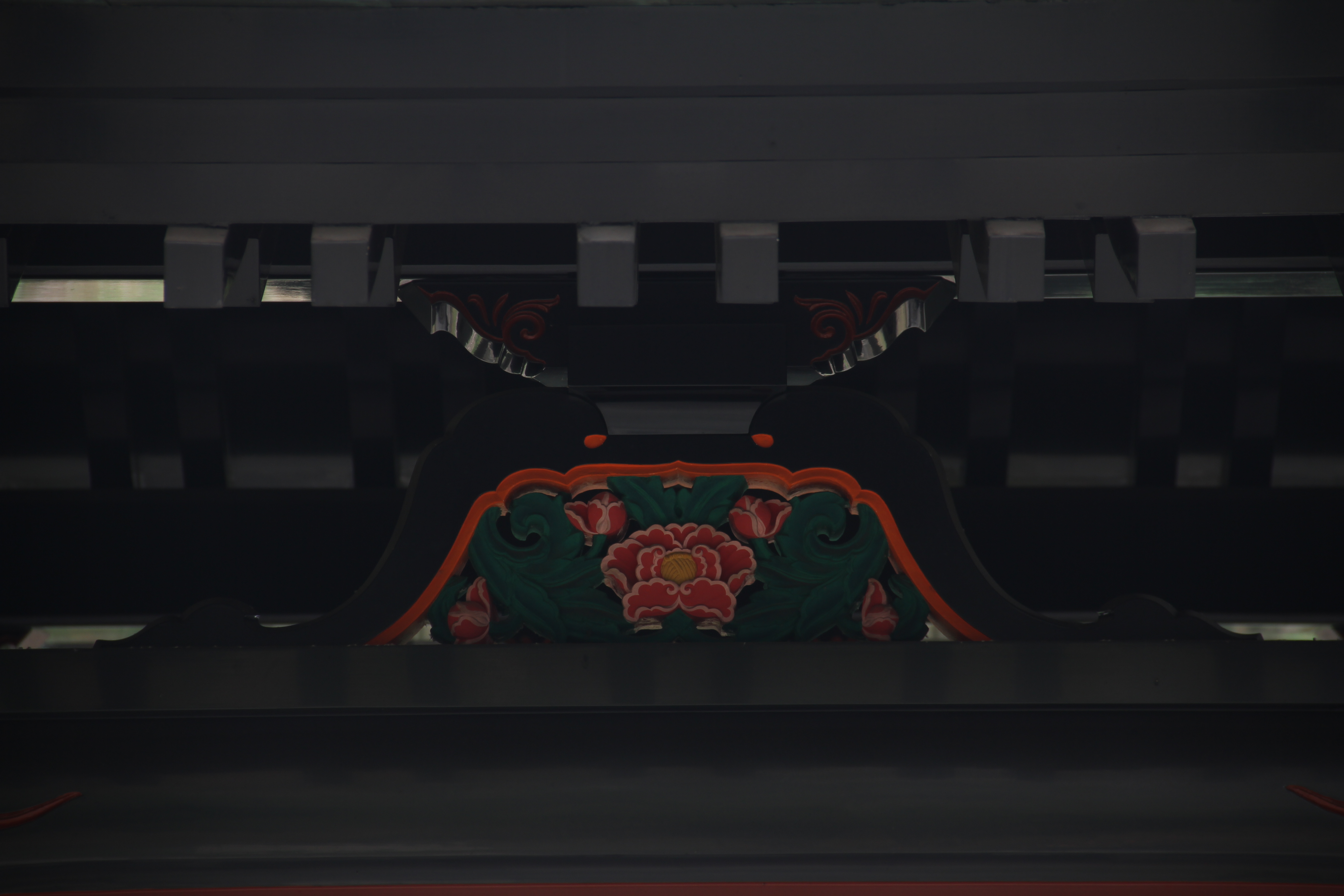 <b>このレンズの手ブレ補正効果は公称4段だから、当然といえば当然なのだが、1/25秒でブレてないのを見るとやっぱり感動してしまう<br>EOS Kiss X4 / EF-S 18-135mm F3.5-5.6 IS / 5,184×3,456 / 1/25秒 / F5.6 / -2EV / ISO100 / WB:オート / 135mm</b>