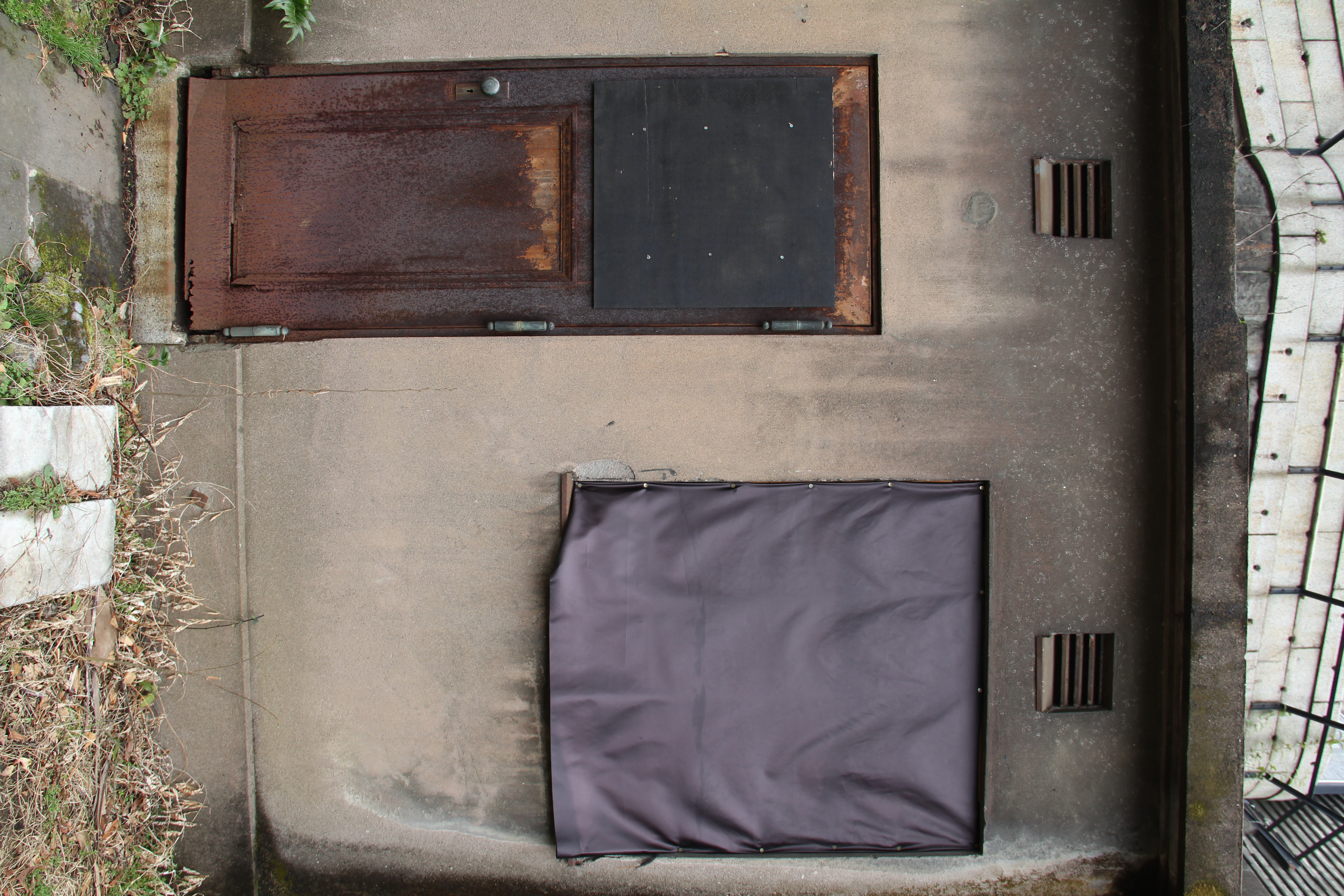 <b>広角端のタル型の歪曲収差はそれなり。四隅以外はピクセル等倍で見ても十分にシャープだし、本機との相性がいいのかもしれない<br>EOS Kiss X4 / EF-S 18-135mm F3.5-5.6 IS / 5,184×3,456 / 1/60秒 / F5 / 0EV / ISO100 / WB:オート / 18mm</b>